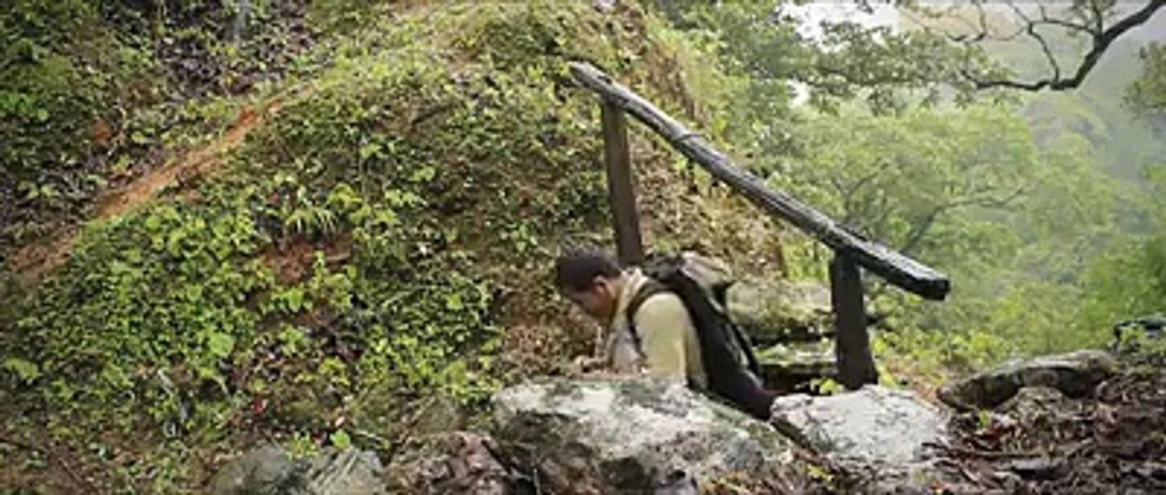 Aliens with Guns - एउटा मान्छे 7 बर्ष पछी बिदेश बाट घर फकदै छ तर... Haunted Short Nepali film