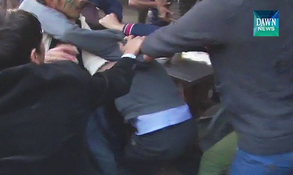 Lahore protest: Clash between PTI and PML-N workers at Bhaati Chowk