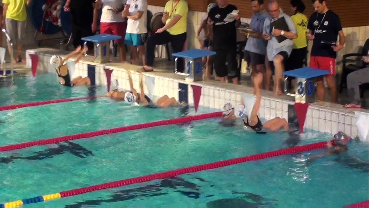 Rébecca Gensane remporte le 50 dos de Saint-Priest (39 sec 2) Déc 2014