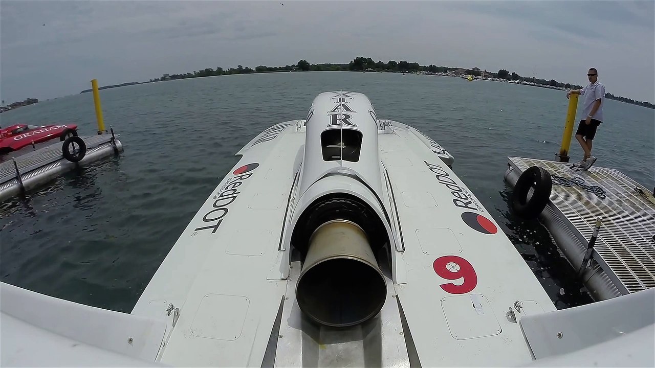 Crazy Hydroplane Boat Backflip : Airborne!