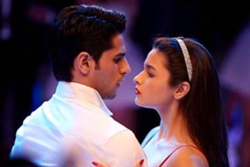 What's brewing between Alia & Sidharth?