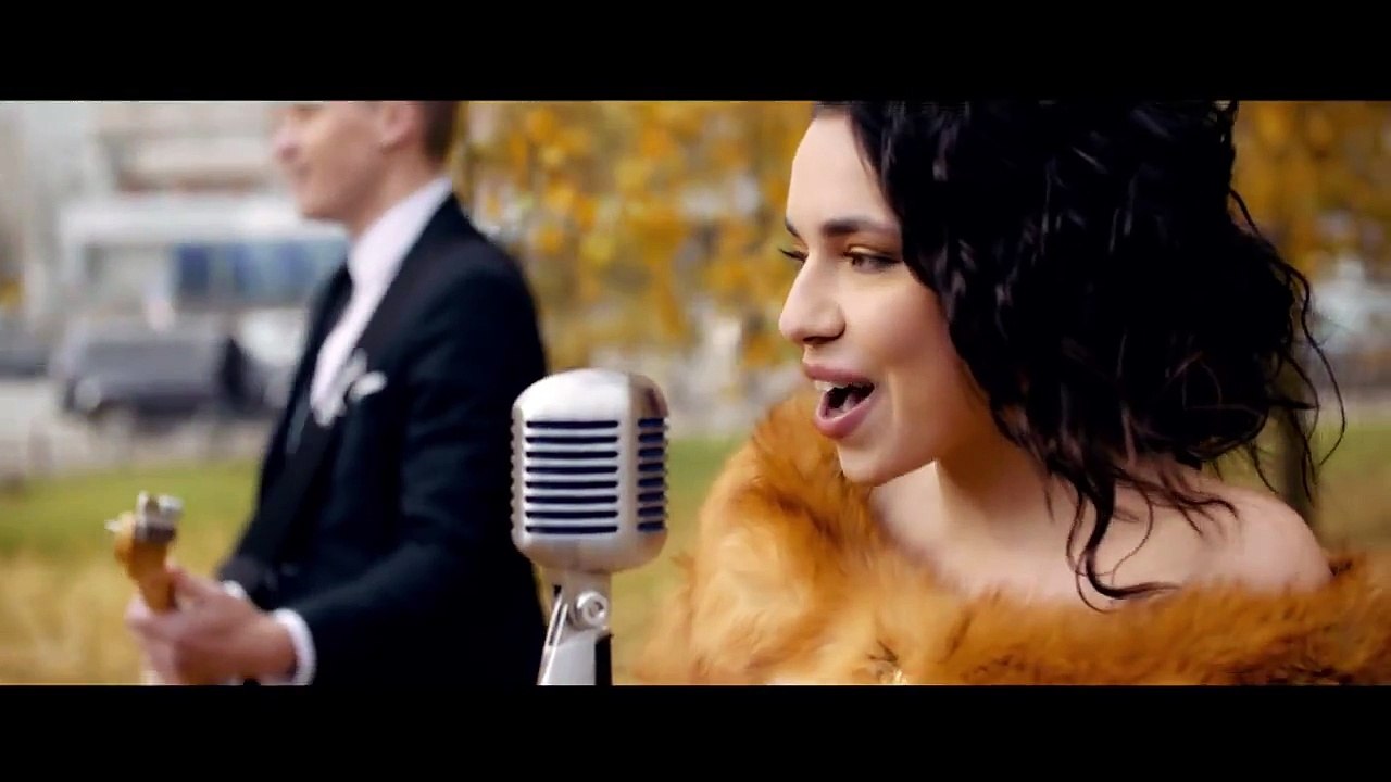 DAYANA - В городе осень