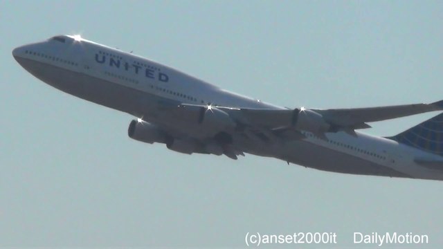 United Airlines Boeing 747-400 flight UA 862. Takeoff from Hong Kong Airport