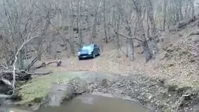 Traverser une rivière avec sa Porsche Cayenne