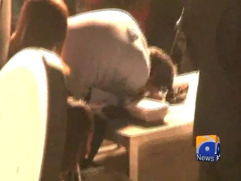 PTI workers threw stones at Geo News Reporter Amin Hafeez-Geo Reports-15 Dec 2014