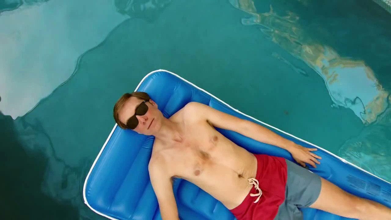 Hello Ladies_ The Movie_ Promo (HBO)