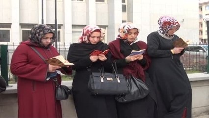 Çorum Adliyesi Önünde Toplanan 'Kuran'lı Tepki