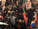PTI supporters thrown from container (HD)-Geo Reports-15 Dec 2014