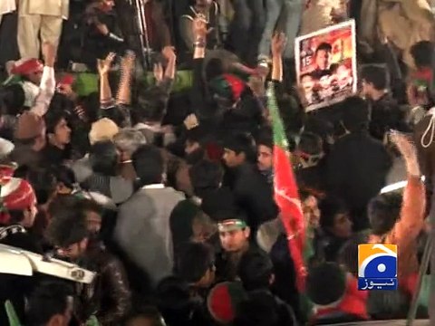 PTI supporters thrown from container (HD)-Geo Reports-15 Dec 2014