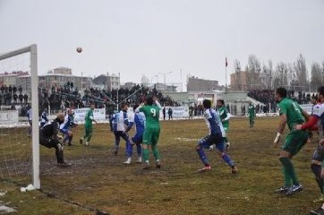 Kars'ta Antrenör 3-2'yle Sevinçten Deliye Döndü