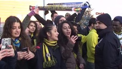 Fenerbahçe Erzurum'da Çiçeklerle Karşılandı
