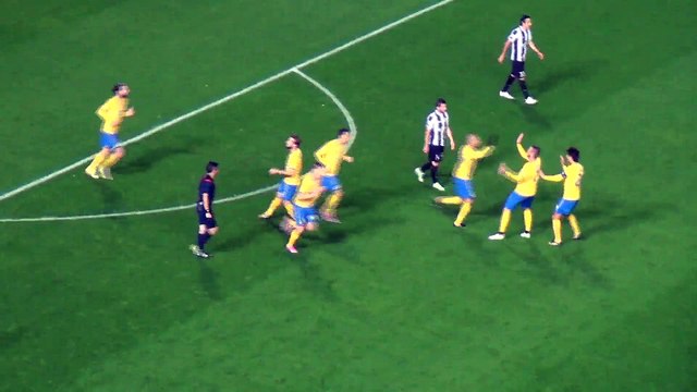 Πανηγυρισμοί στο γκολ του Τζιμπούρ