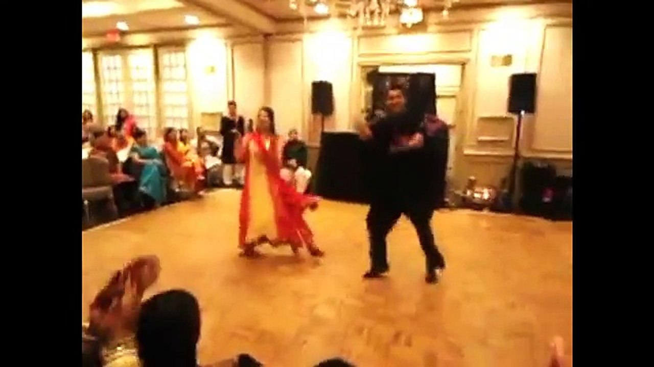 Best Mehndi Dance Ever by beautiful girl