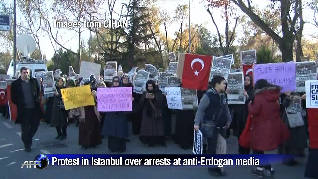 Protests in Turkey over arrests of anti-Erdogan media
