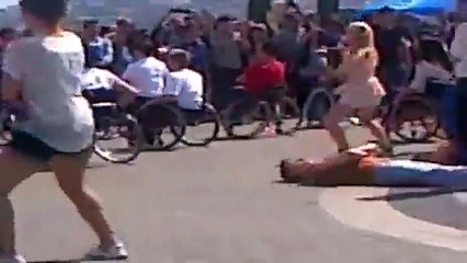 Əlil arabasında rəqs Festivalında flaşmob.