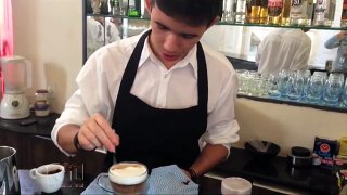 Barista de Maceió usa criatividade para servir cafés com obras de arte