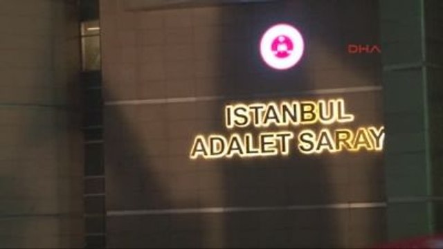Çağlayan'daki Büyük Adliye Önünde Bekleyiş Sürüyor