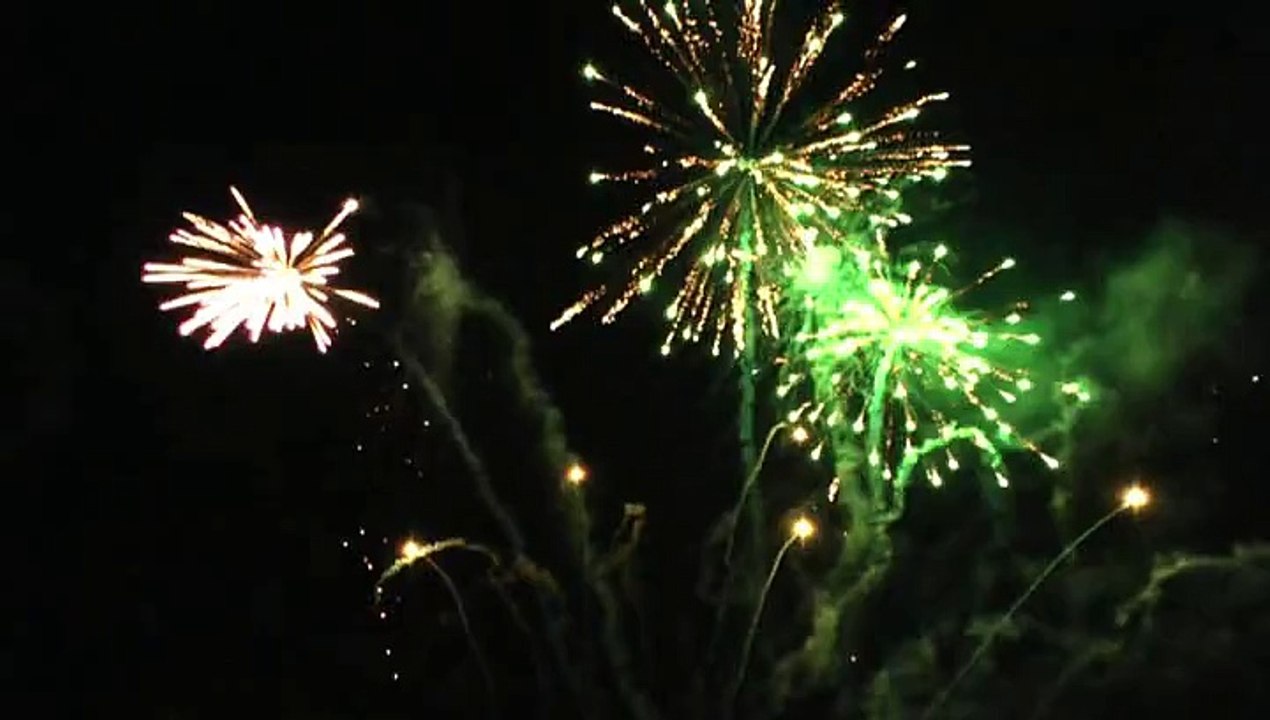 MICHOU64 W-D.D. PRÉSENTE - 13 DÉCEMBRE 2014 - PAU - NOËL ANGLAIS - LE FEU D'ARTIFICE DE LA FÊTE DE LA LUMIÈRE.