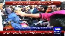 Dunya News - Lahore: PTI workers clash, beat up people for not