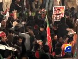 PTI supporters thrown from container (HD)-Geo Reports-15 Dec 2014