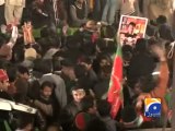 PTI supporters thrown from container-Geo Reports-15 Dec 2014