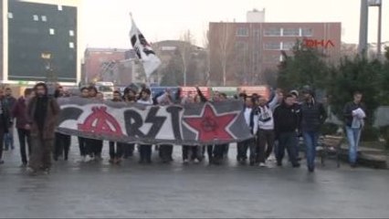 Çarşı'ya Destek İçin Taraftarlar Adliye Önünde Toplanıyor