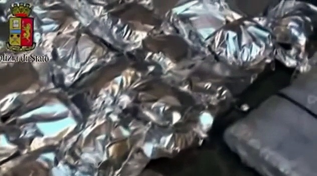 Video Roma - Corriere fermato su A1 con un quintale di droga (15.12.14)