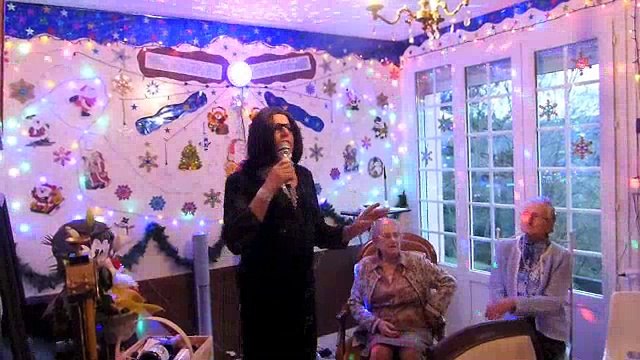 REGINA CARLIN CHANTE NANA MOUSKOURI