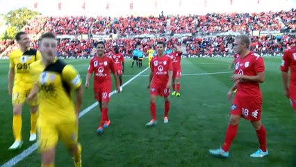 Australia, nervi tesi per un buffetto