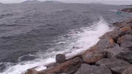 Kartal'da Kayalıklara Çarpan Sandaldan Düşen Şahıs Aranıyor