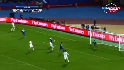 Ronaldo tente une demi-volée en coup du foulard