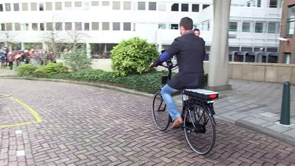 دراجة "ذكية" في هولندا تنبه راكبها من مخاطر الطريق