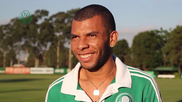 Amaral assina com Palmeiras e manda recado para torcida