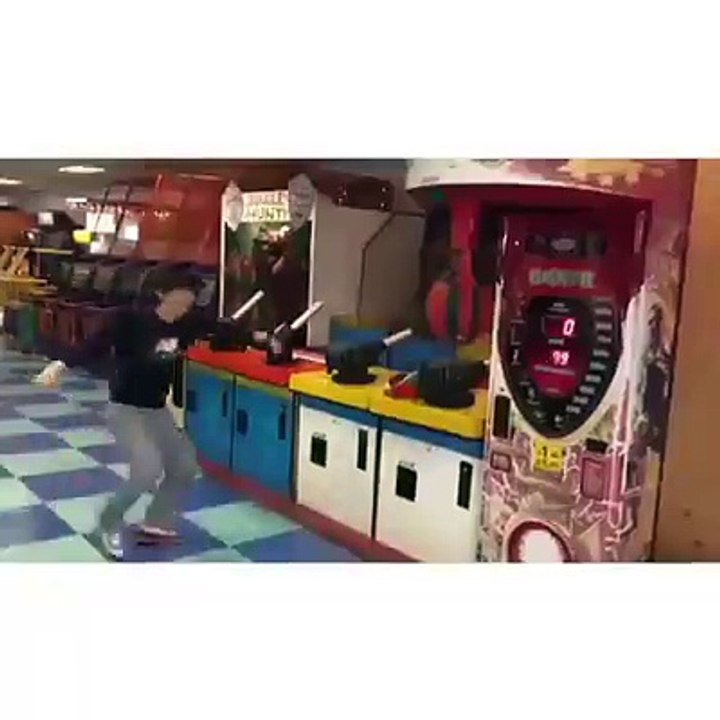 (111) Great Technique On An Arcade Punch Ball