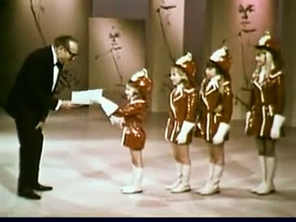 VINTAGE JACK BENNY LIVE ON TAPE TEXACO COMMERCIAL ~ 4 CUTE GIRLS DRESSED AS TEXACO FIRE CHIEFS