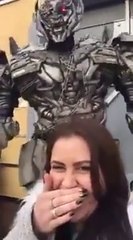 Download Video: Megatron le méchant de Transformers déteste les Selfies!