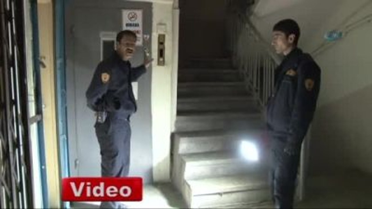 Asansörde Mahsur Kaldılar Sigara Kavgası Yaptılar