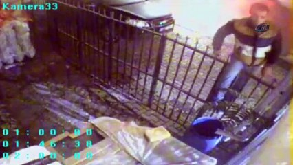 Acemi hırsızın başına gelmeyen kalmadı