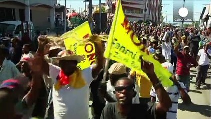 Video herunterladen: Haiti: Manifestantes exigem demissão do presidente Michel Martelly