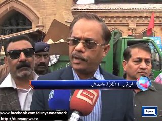 Dunya News - Karachi: Anti-encroachment officials clash with weaponry bearing aggressors, police arrests 4