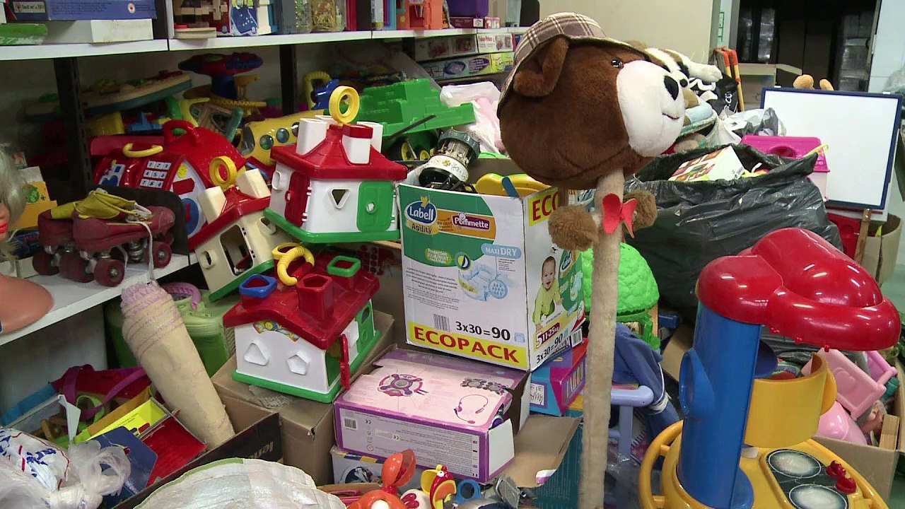 Avant Noël, un atelier répare les jouets cassés Vidéo Dailymotion