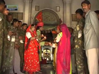 Download Video: Mataji New Bhajan 2014 | Jagi Jagi Jyot Diwla Ri | Rajasthani Latest Video Song