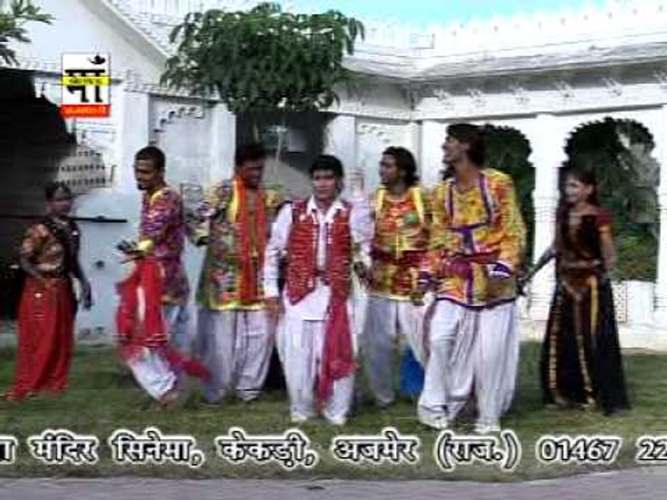 Rajasthani Desi Dance Video | Parniya Laije Dar...