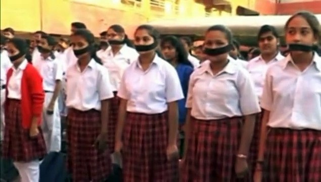 Ecoliers indiens et pakistanais unis dans le deuil après l'attaque des talibans