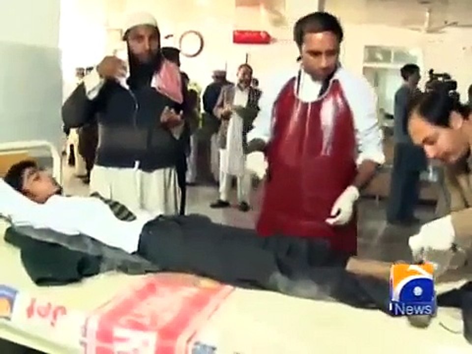 Geo News Headlines 17 December 2014, Taliban storm school in Peshawar School