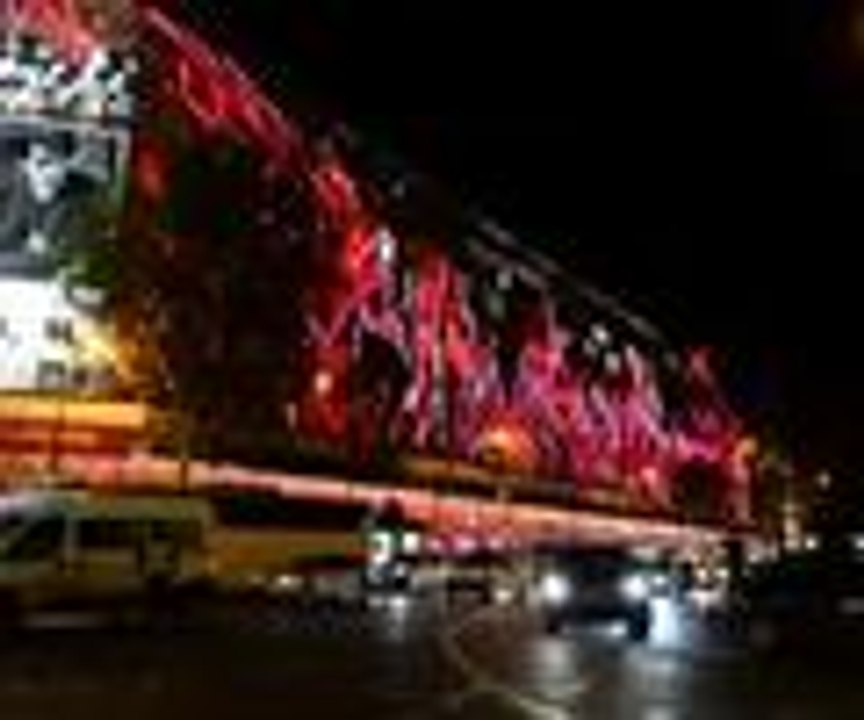 Paris yılbaşı için süslendi