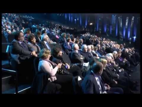 Napoli - Sepe all'asta di beneficenza del Santobono (16.12.14)