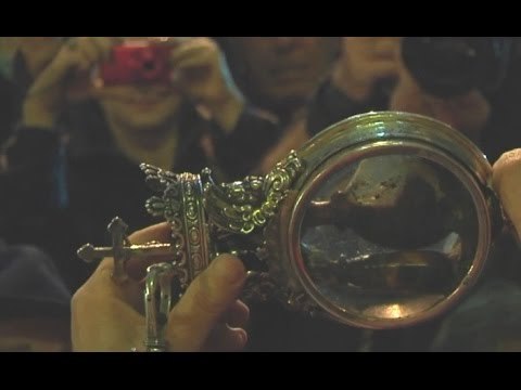 Napoli - San Gennaro, anche a Natale si ripete il miracolo della liquefazione (16.12.14)