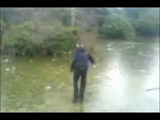 Abrutis sur un lac gelé