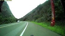 Un cycliste percute violemment un chevreuil dans une descente
